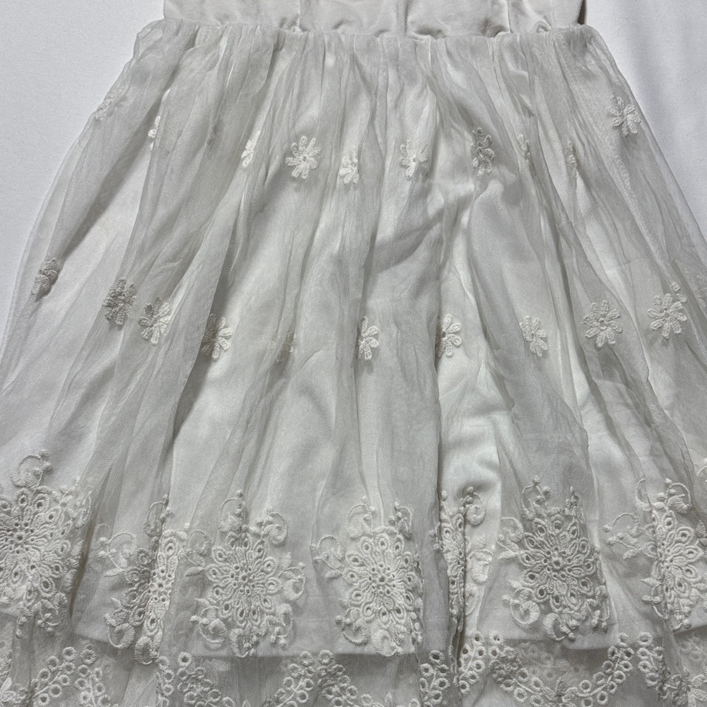 Elegant White Lace Dress - Picture 3 of 6